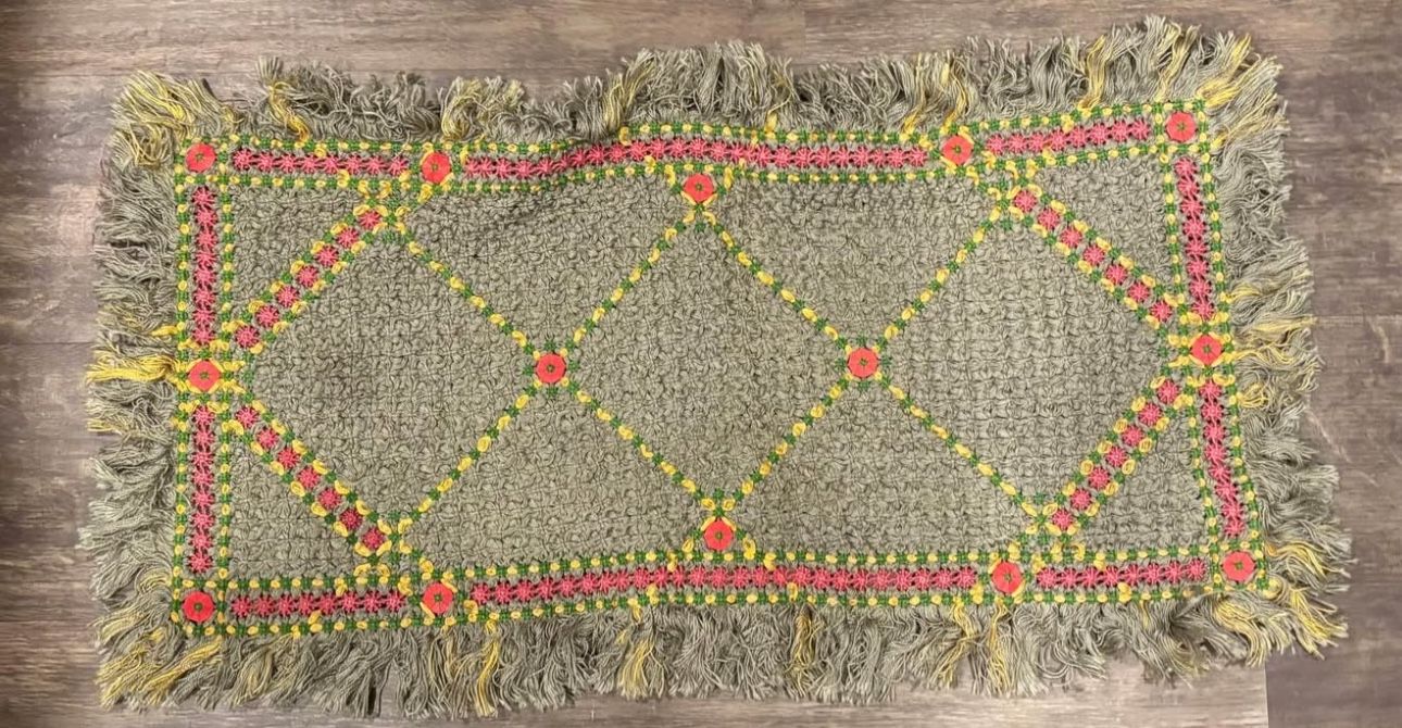 runners table accent vintage decor display artwork craft embroidery threads