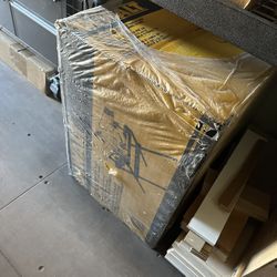 NEW IN THE BOX DEWALT (DWE7490X) TABLE SAW