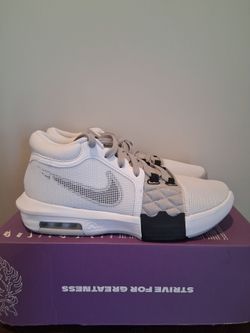 Men shoes Lebron james Witness VIII size 8 .5 new