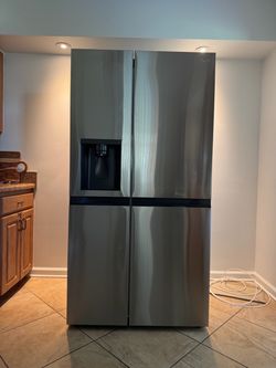 Large French door LG refrigerator model LRSXS2706S