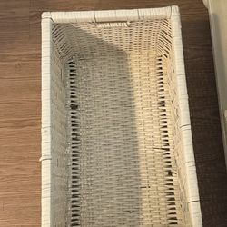 Solid white coffee table with 3 wicker baskets