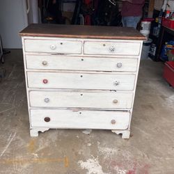 Antique dresser 39’x18 1/2’x39’