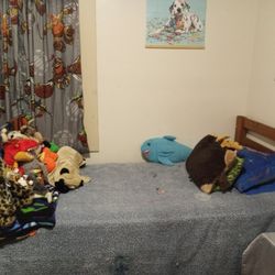 2 Twin Beds With Bed Frame Mattress And Box Spring 