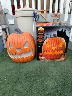 Costco Halloween Pumpkin Motion Sensor Jack-O-lantern Sound Flickering LED 20"