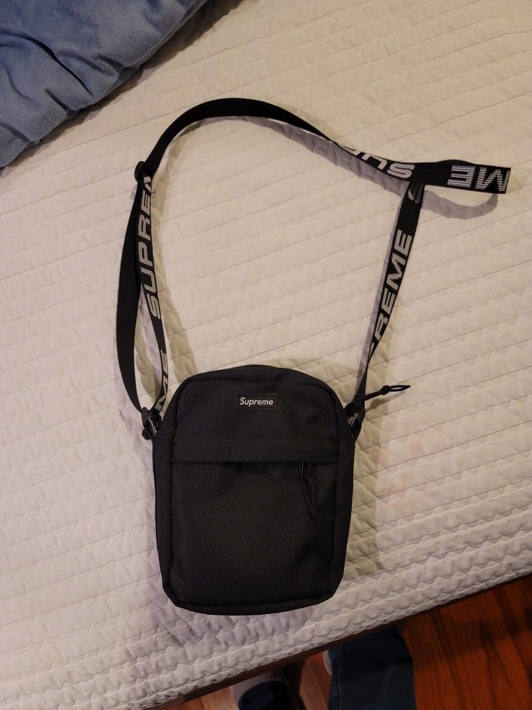 Supreme Shoulder Bag Black
