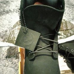 ALL BLACK TIMBERLANDS