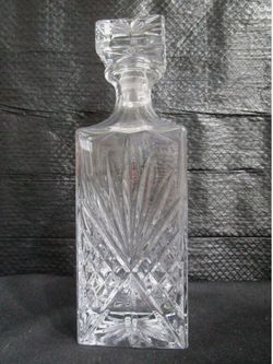 Dublin Collection - Shannon Crystal Whiskey Decanter - Square Cut Crystal Glass Whiskey Decanter with Stopper
