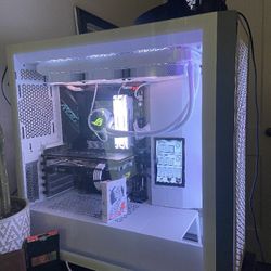 Custom Gaming PC And Monitors