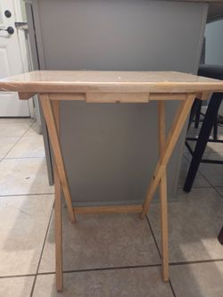 Foldable small wood table