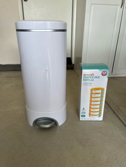 Munchkin STEP Diaper Pail with Refills