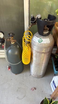 Co2 tanks  full lot of 2