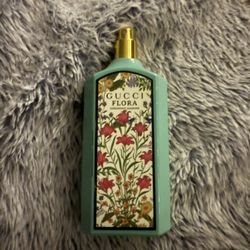 gucci flora (gorgeous jasmine) perfume.