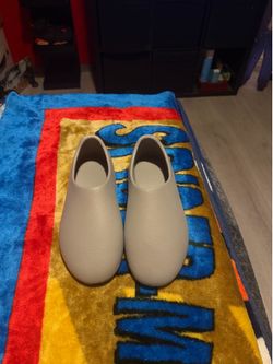 Yeezy Slipper Gray