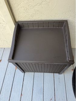 Suncast deck box.