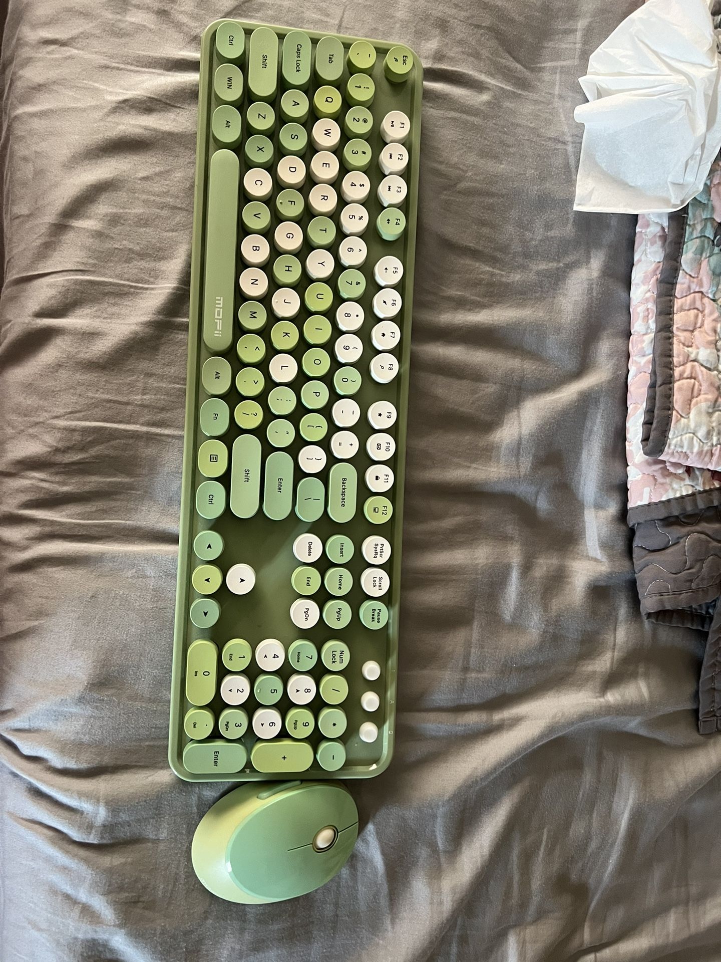 Wireless Green keyboard with mouse