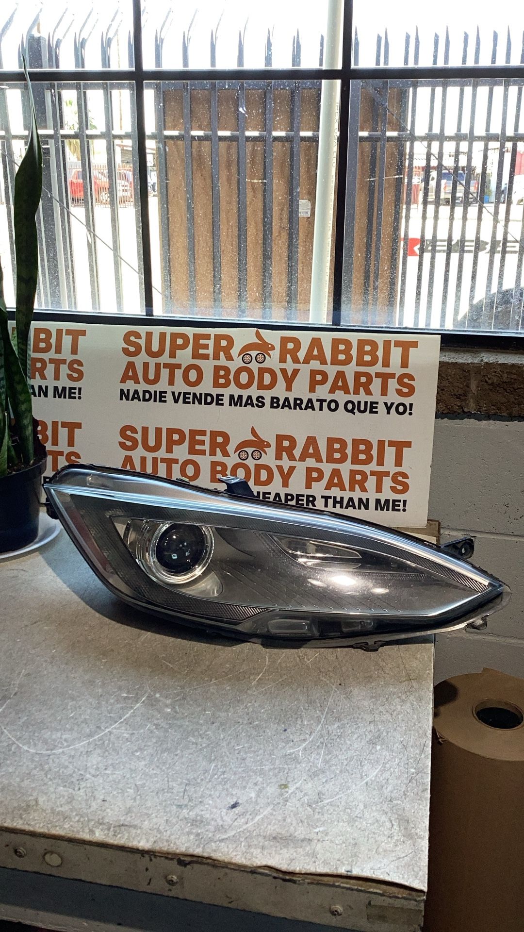 2012 Tesla S Passenger Headlight Xenon Original Good Condition 2016