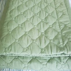 New Twin Size Quilted Bedspread and Sham 