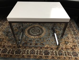 Beautiful sturdy brand new end table!