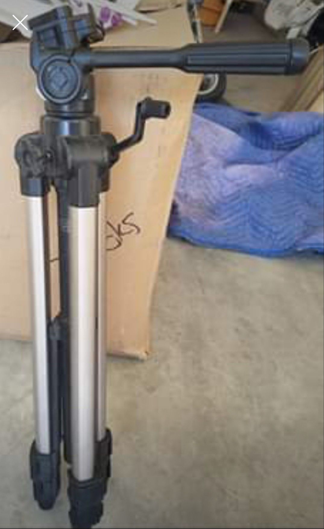 Camera tripod