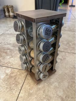 Spice rack with spices