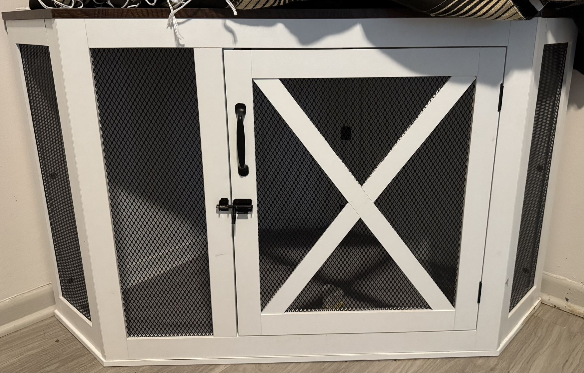 Corner Pet Crate