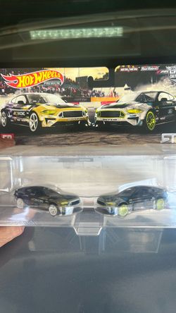 Hot Wheels Premium Ford Mustang 2-Pack