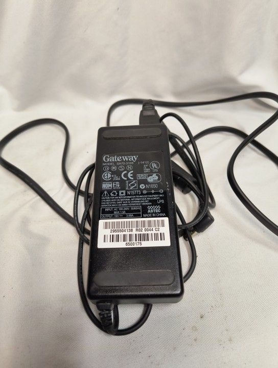 Gateway SA70-3105 Power Supply 100-240V 50-60Hz 19V 3.68A