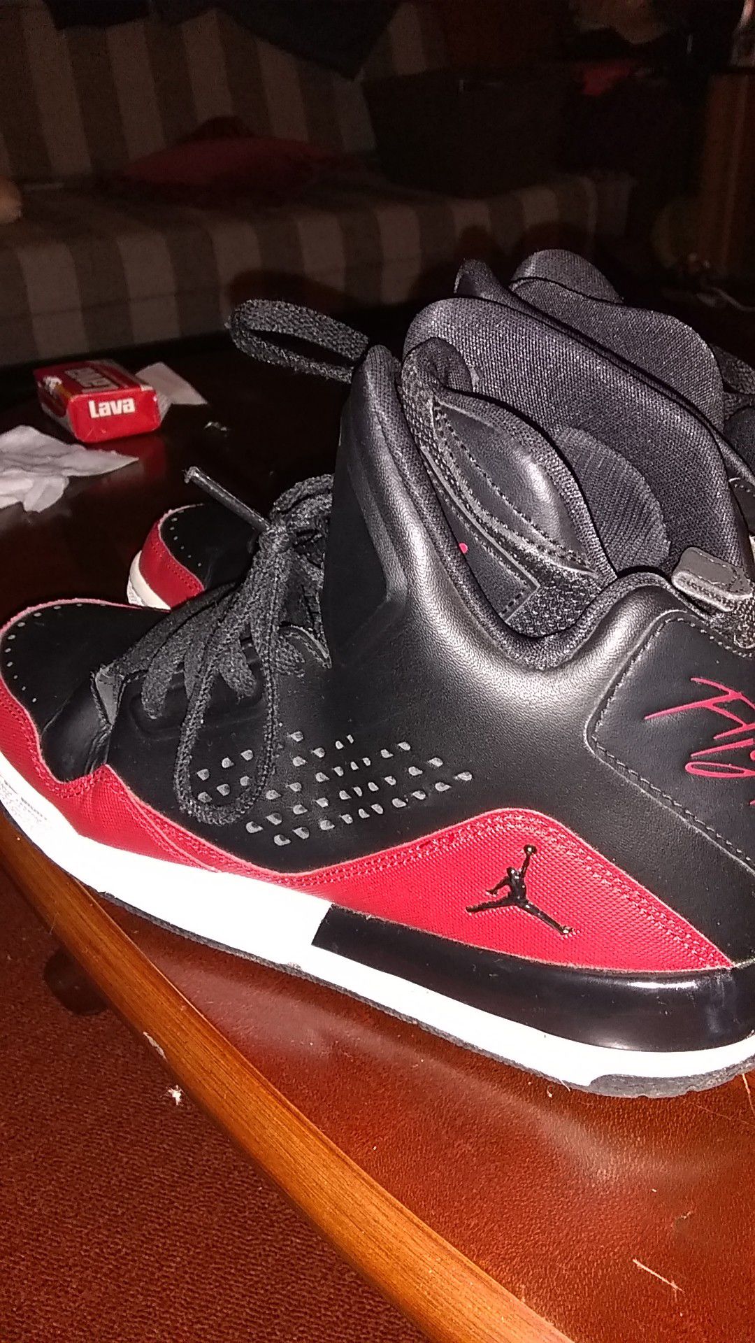 !!!JORDANS !!! SIZE 7 AWESOME DEAL NORMALLY $180 TODAY $75 HURRY WILL BE GONE