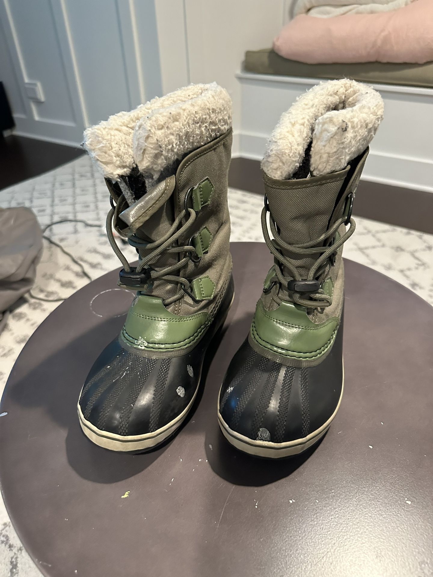 Sorel Boys Boots Kids size 4