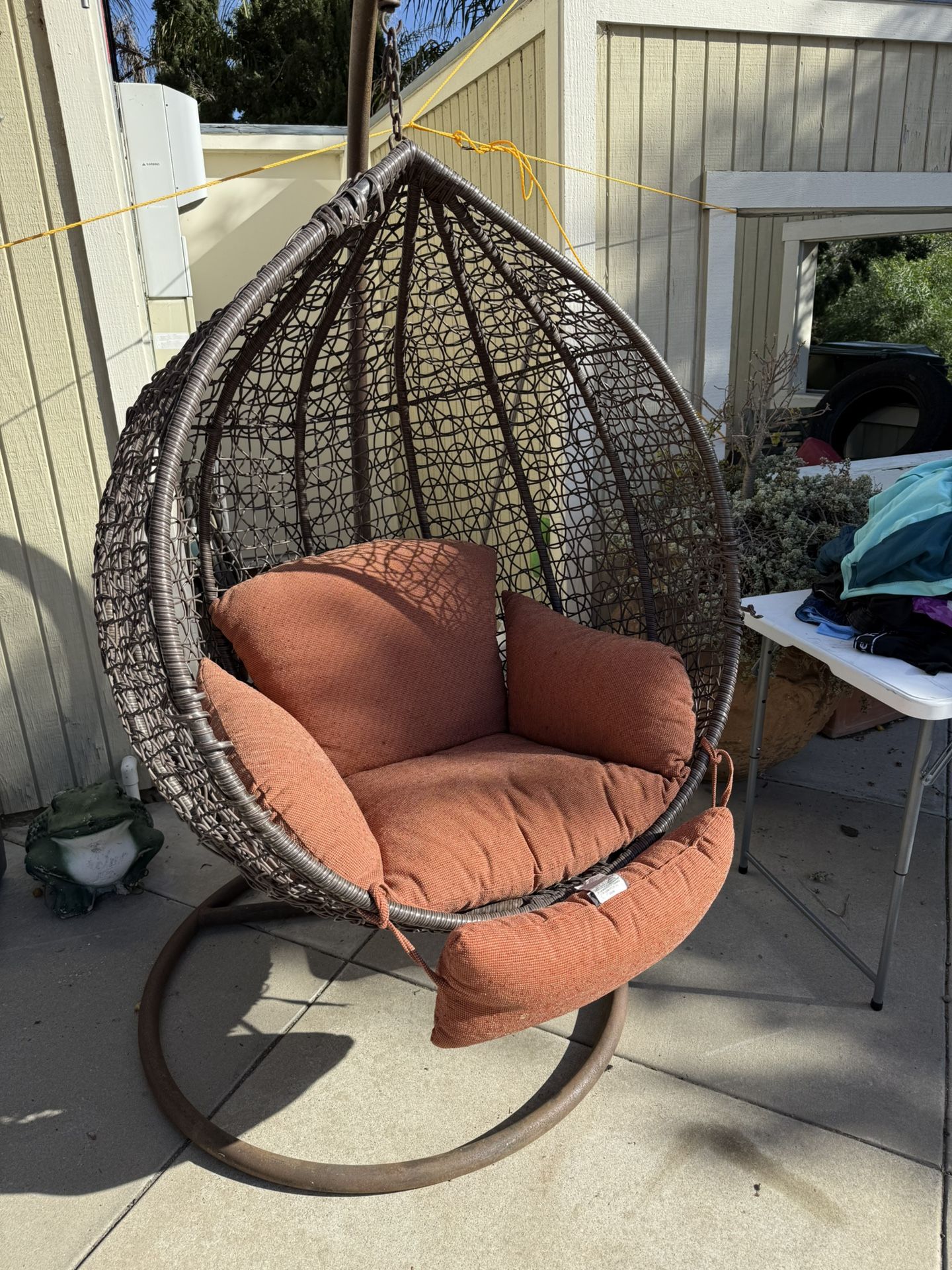 Hanging eggs chair