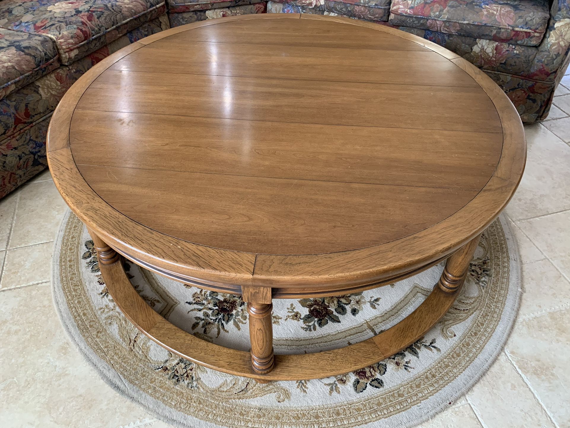 Round wooden Coffee Table