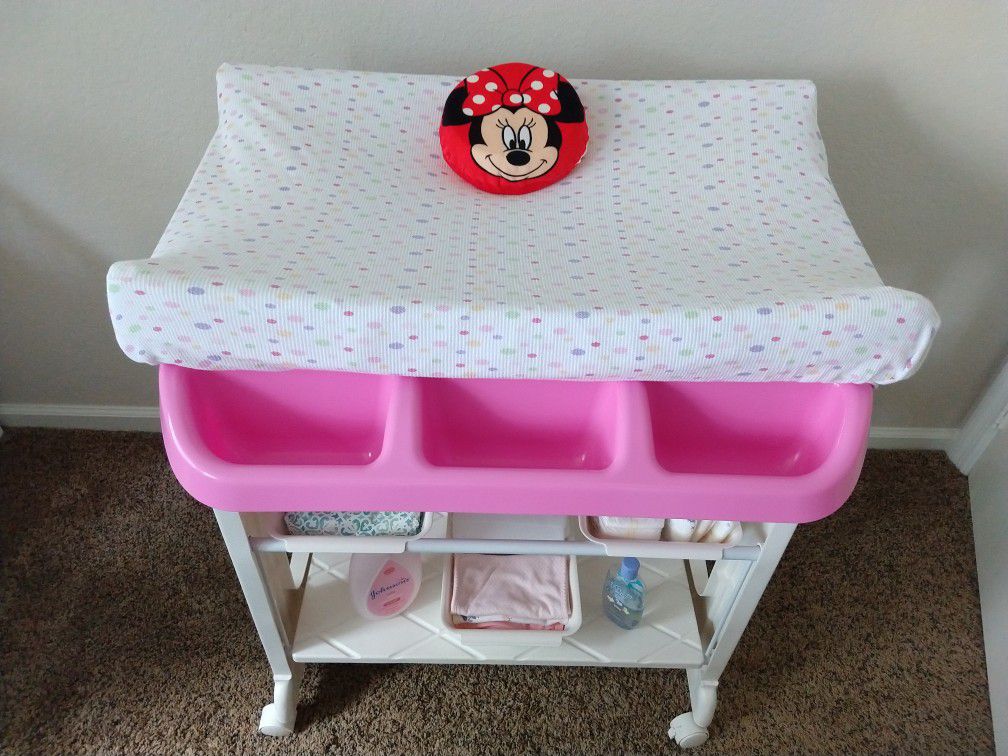 Baby Spad Stand Up Bath and Changing Table with Wheels