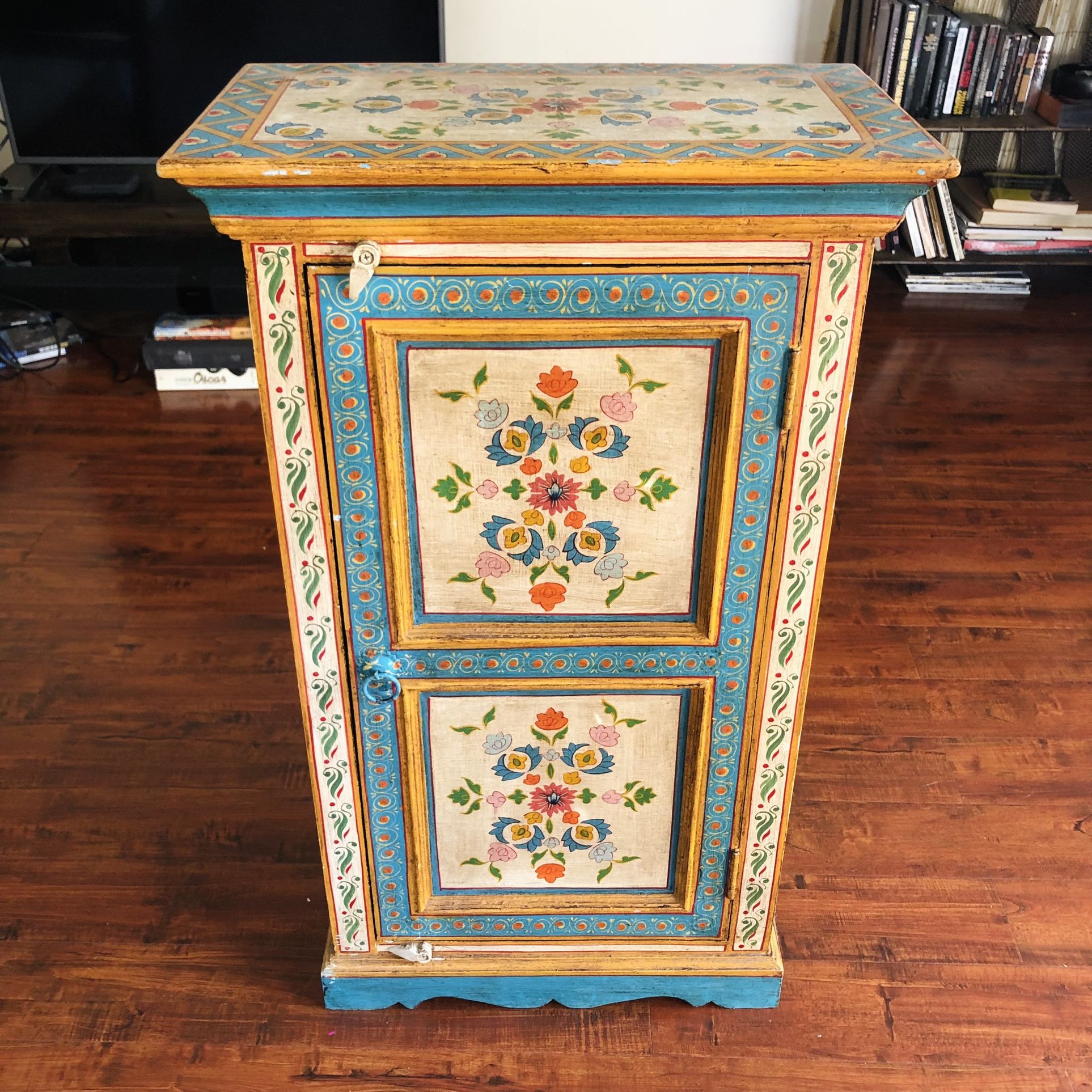 HANDPAINTED CABINET / MINI BAR