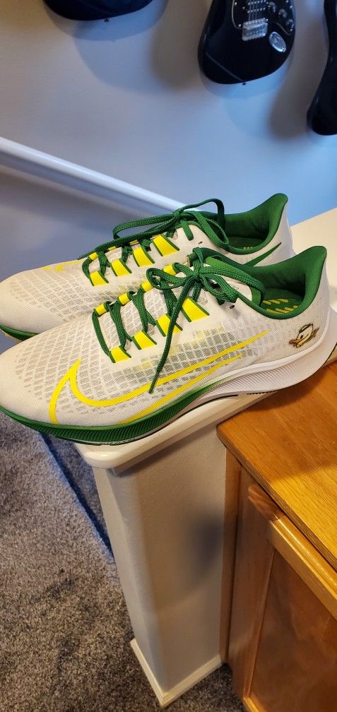 Nike Oregon Ducks Size 11.5