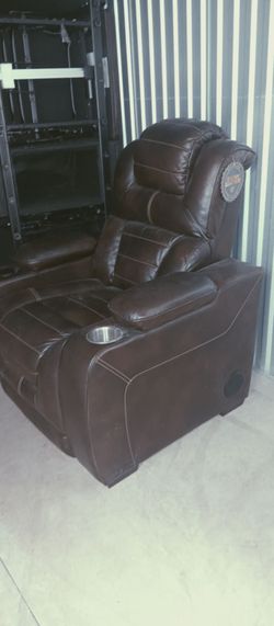 Leather sofa set almost new with Bluetooth all electric sofa ,love seat,and recliner