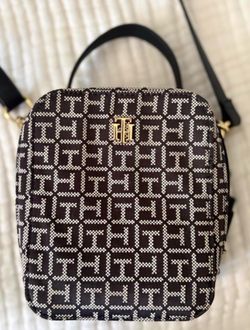 Tommy Hilfiger crossbody