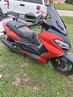 300cc Maxi Scooter Red and Black