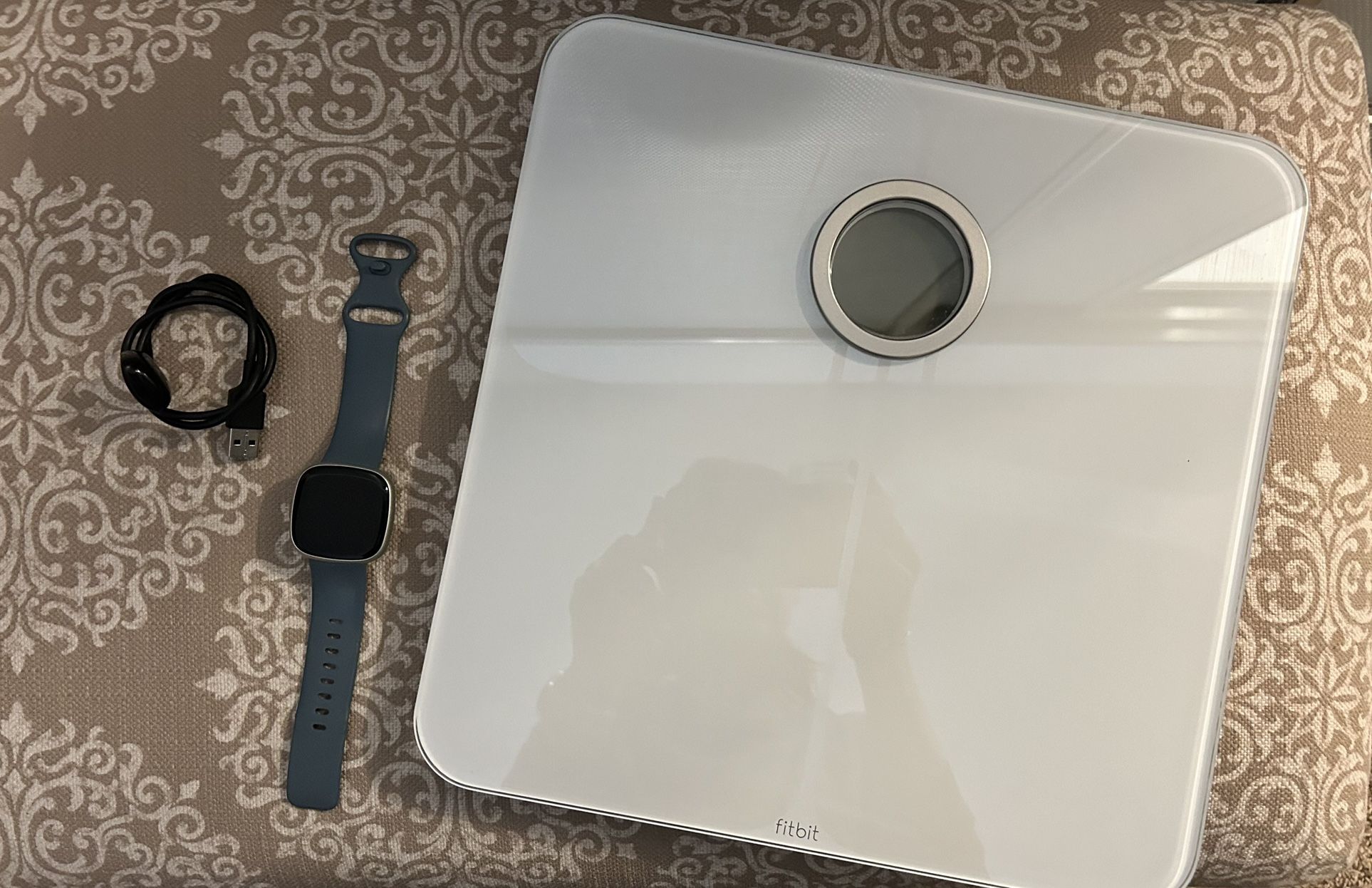 Fitbit Versa 4 & Aria 2 Smart Scale