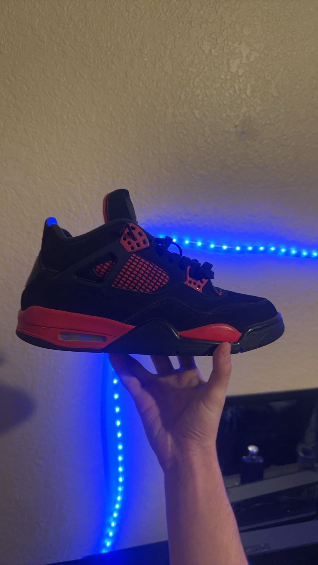 Jordan 4 Red Thunder 170 OBO SIZE 10.5
