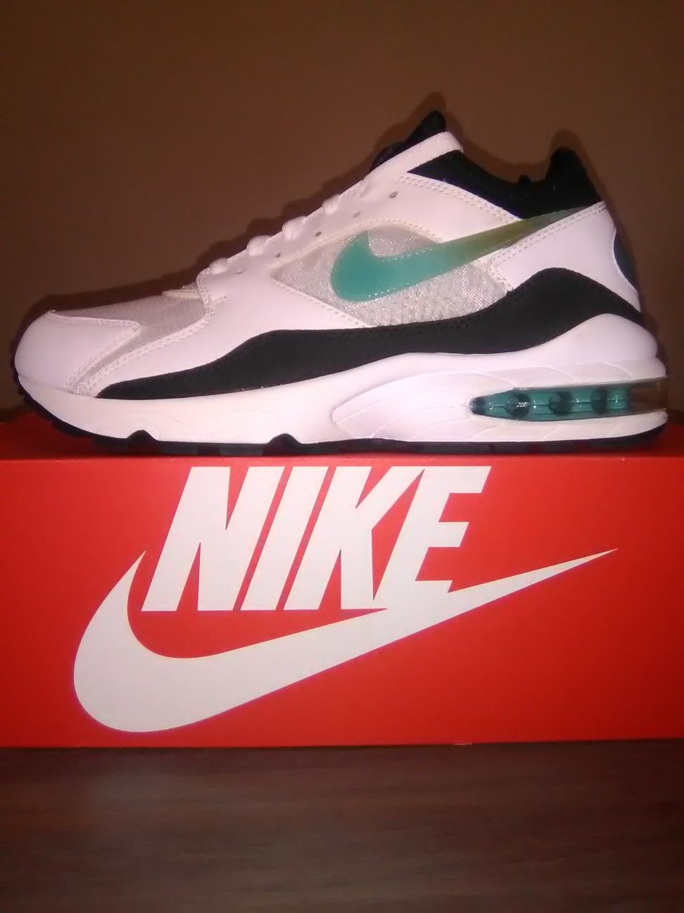 New Mens Airmax size 9.5