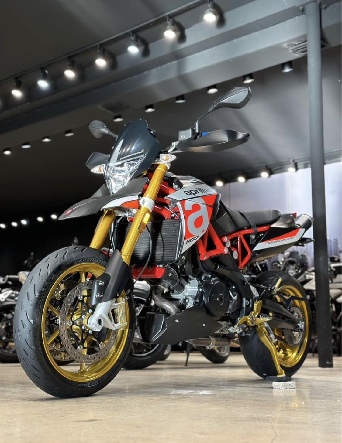 2019 Aprilia Dosoduro 900