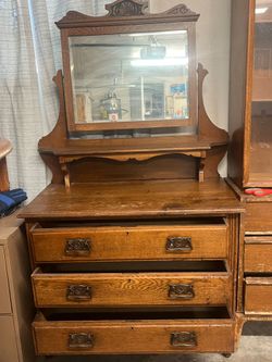Antique vanity with a mirror