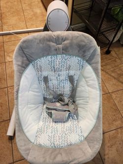 New baby swing w music/ new/ no box/ $30 blue diamond and rainbow