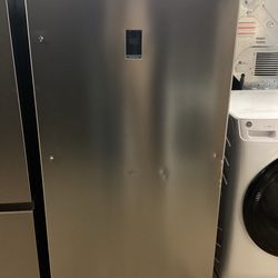 Insignia 13.8 cu.ft. Garage Ready Convertible Upright Freezer