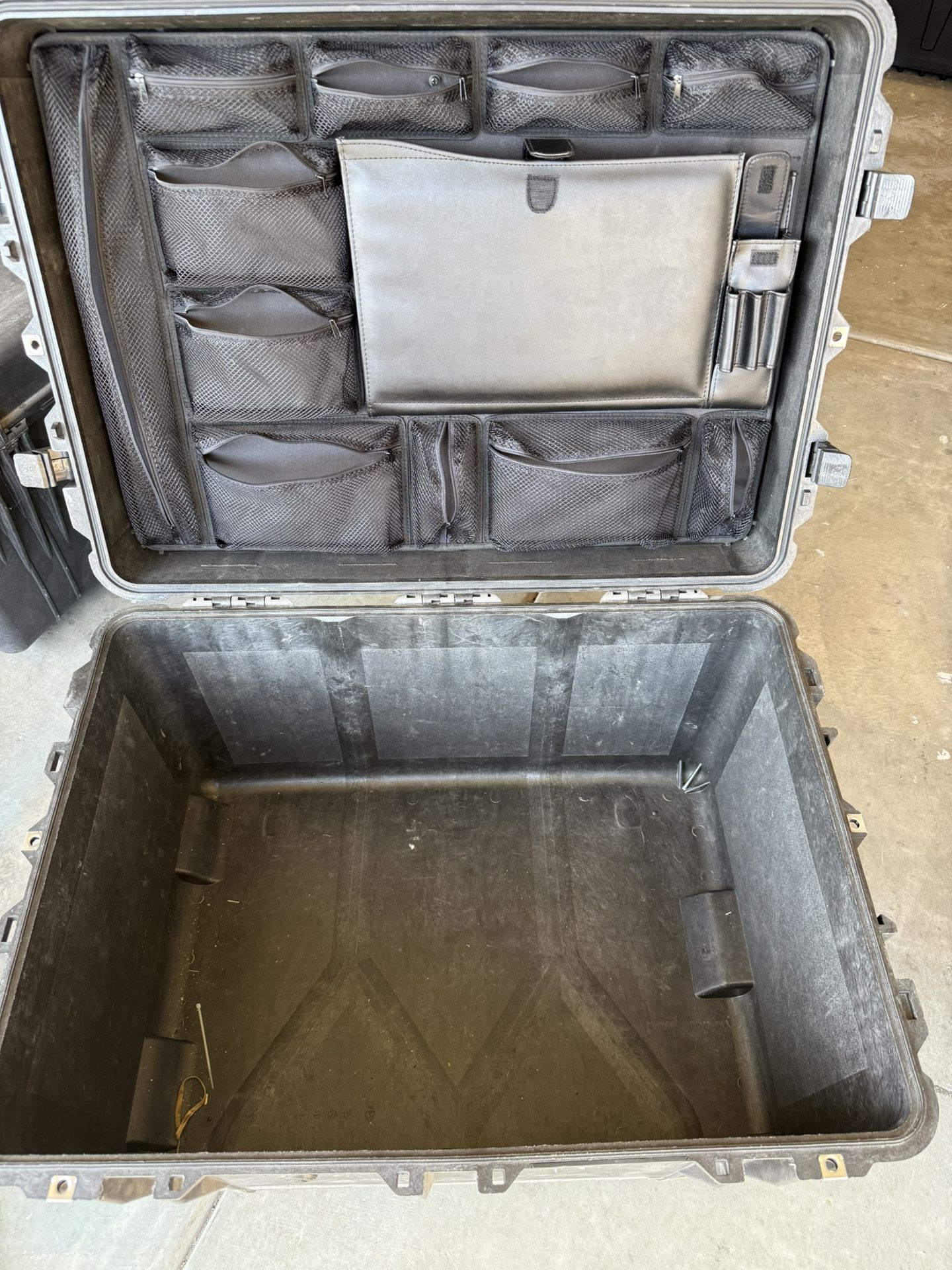 Pelican 1660 Hard Case – With Lid Organizer
