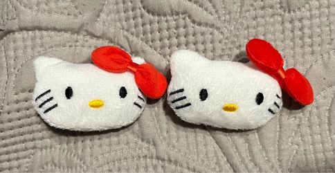 Big Hello Kitty croc charms