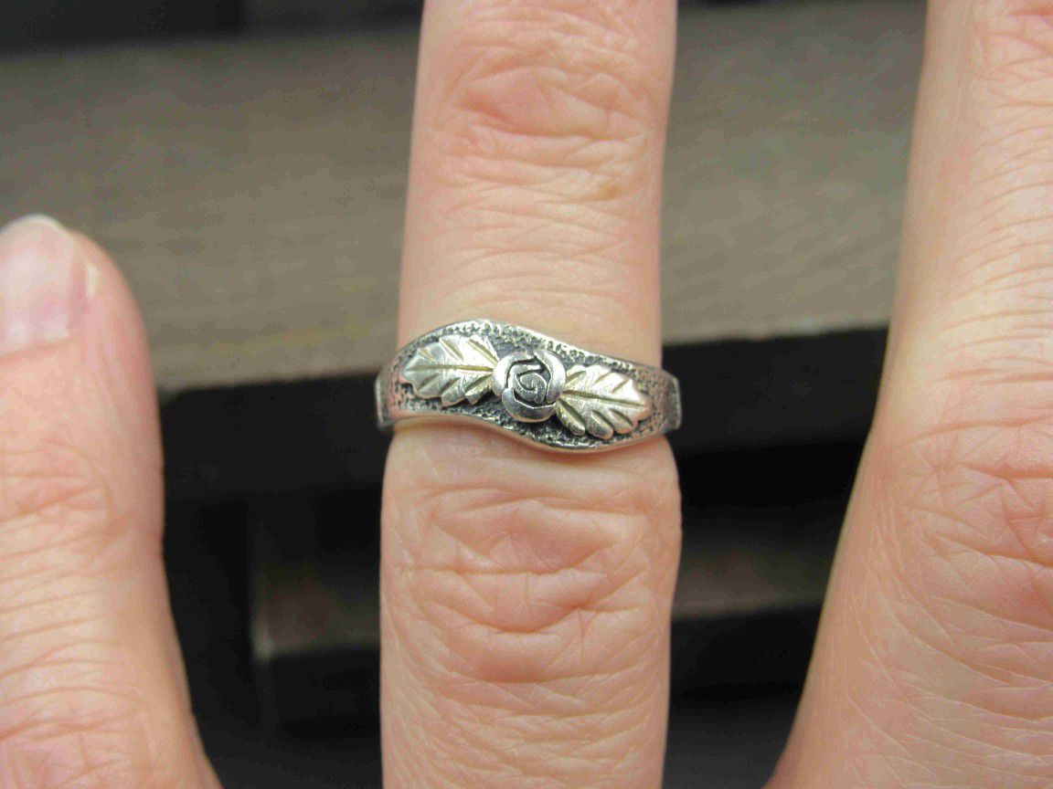 Size 5 Sterling Silver Rose With Flower Accents Thick Band Ring