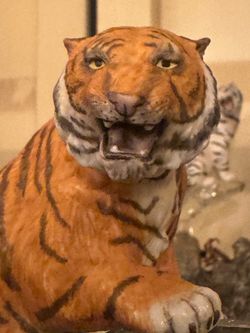 Franklin mint tiger on crystal base