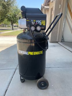 Central Pneumatic 2.5 HP 125 PSI Air Compressor