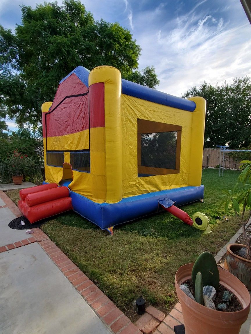 Commercial Grade Vynal Bounce House
